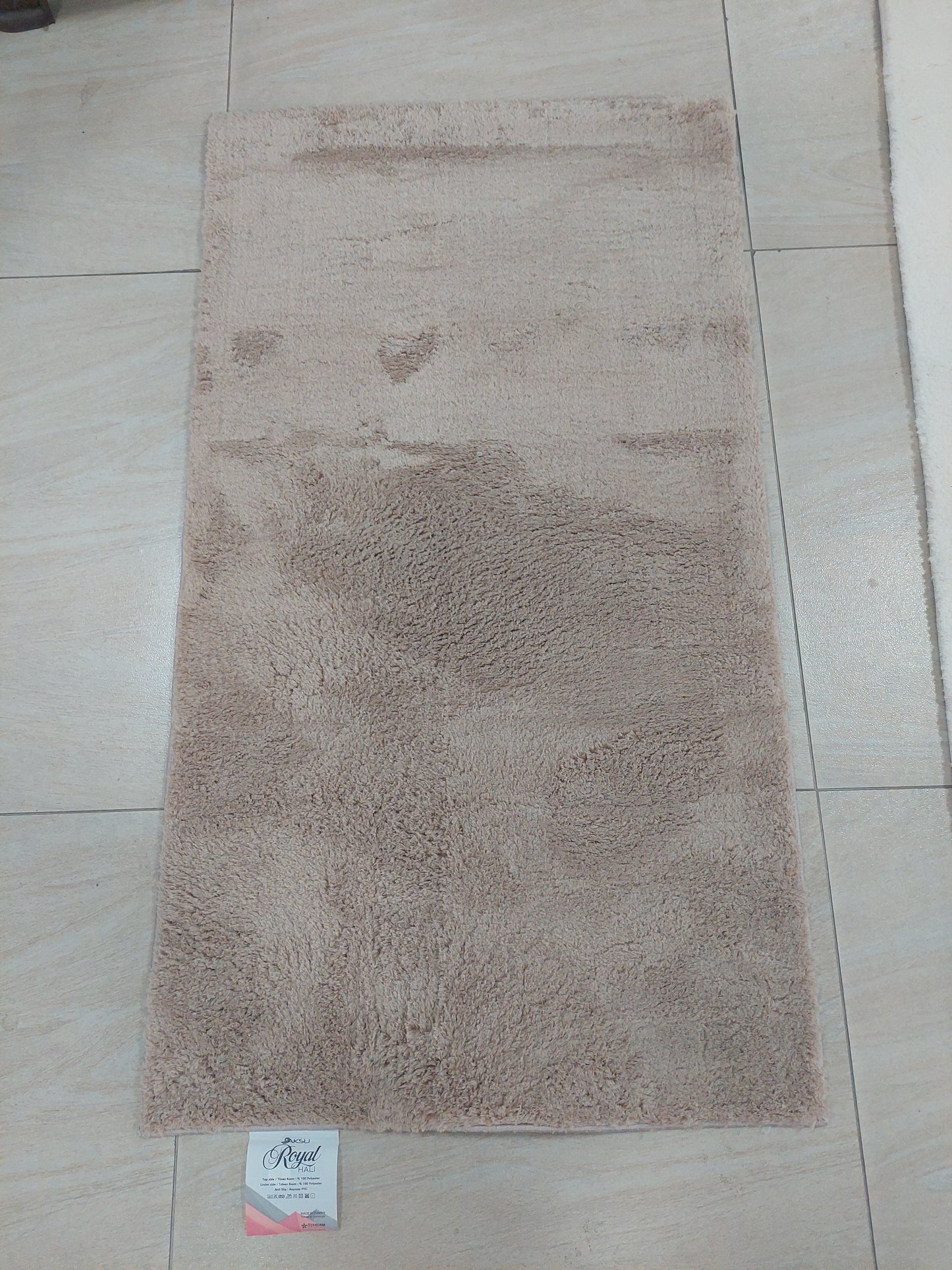 Tepih Aksu Royal Bezhë Anti Slip – Tepih i Butë për Sallon dhe Dhomë Gjumi